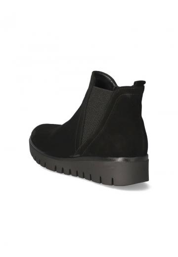 Сапожки на танкетке