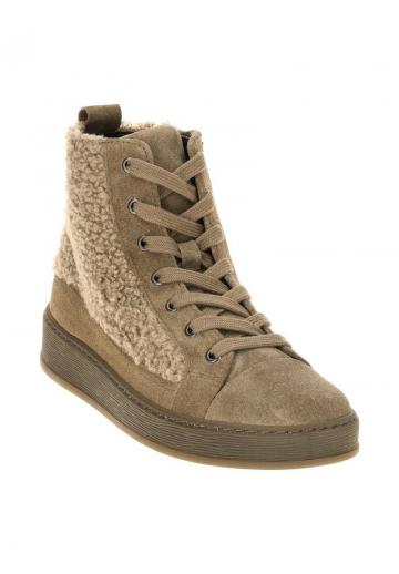 Ботинки на шнуровке