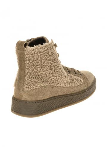 Ботинки на шнуровке