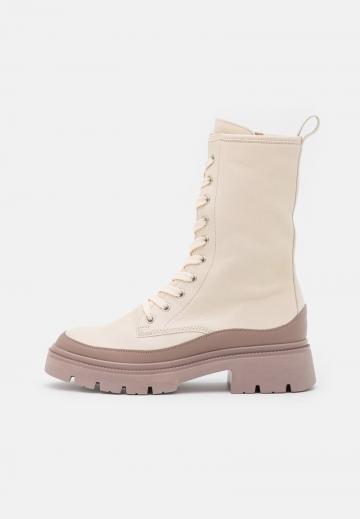 Ботинки на шнуровке