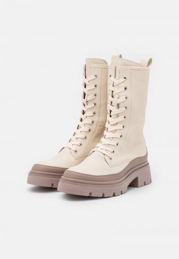 Ботинки на шнуровке