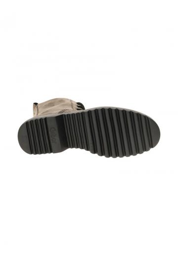 Ботинки на шнуровке