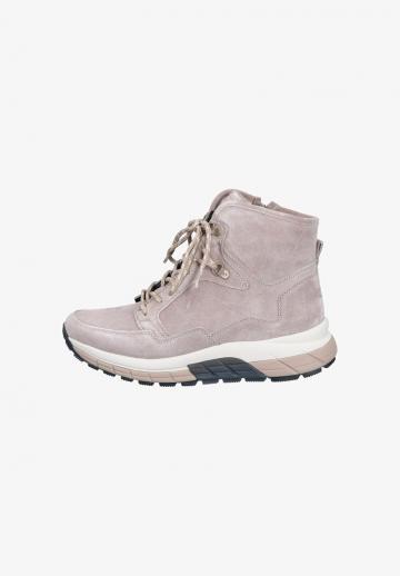 Сапожки на танкетке