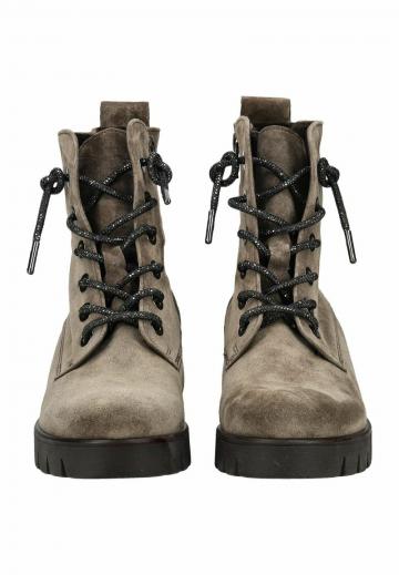 Ботинки на шнуровке
