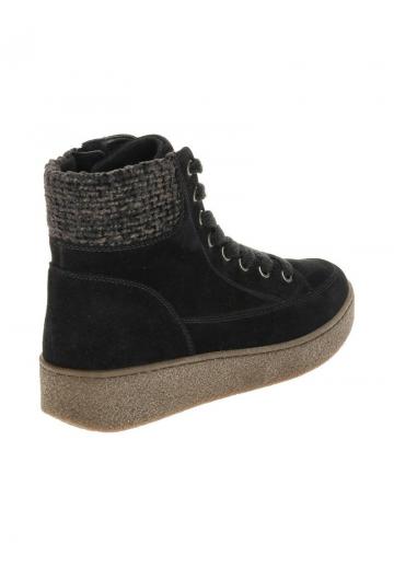 Сапожки на танкетке