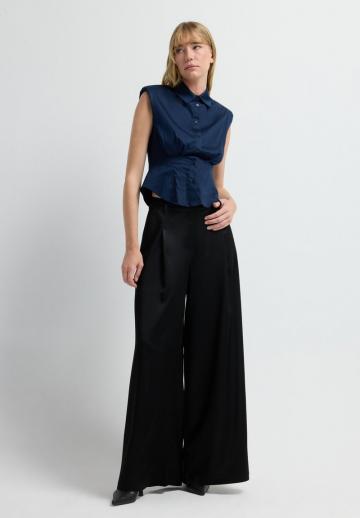 Блузка без рукавов