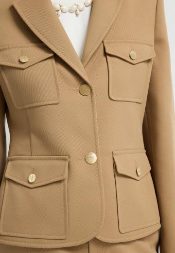 Блейзер с накладными карманами