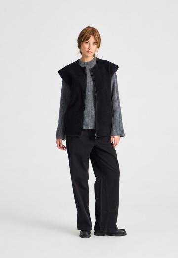 Длинный жилет