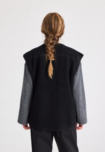 Длинный жилет