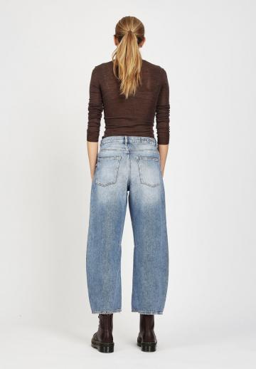 Короткие джинсы