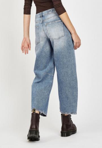 Короткие джинсы