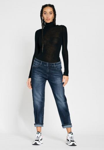 Короткие джинсы