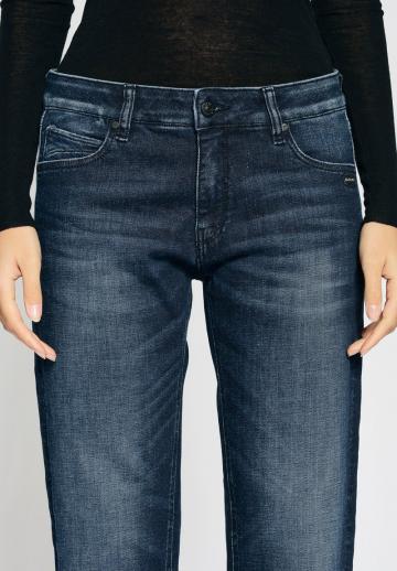 Короткие джинсы