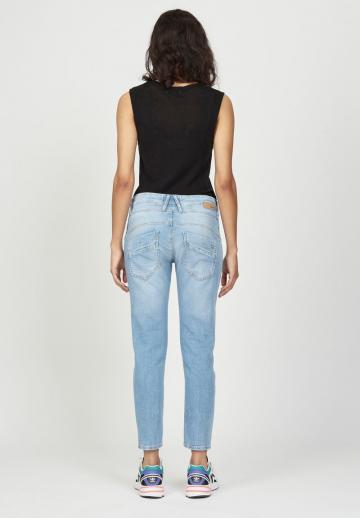 Узкие джинсы