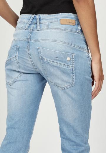 Узкие джинсы