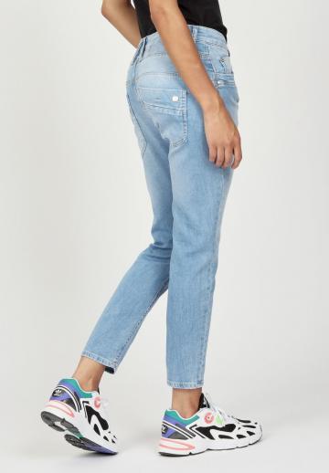 Узкие джинсы