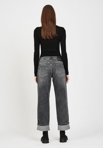 Свободные джинсы