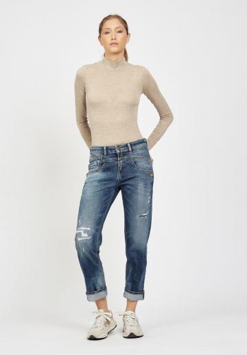 Короткие джинсы