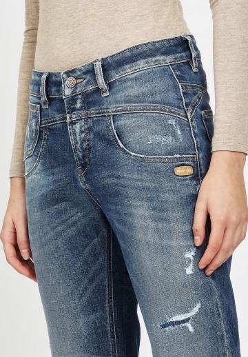 Короткие джинсы