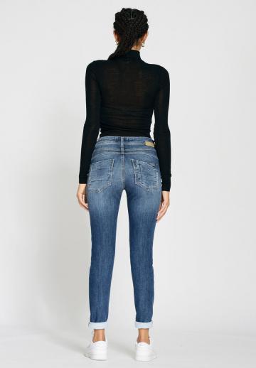 Короткие джинсы