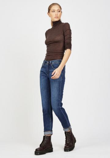 Короткие джинсы