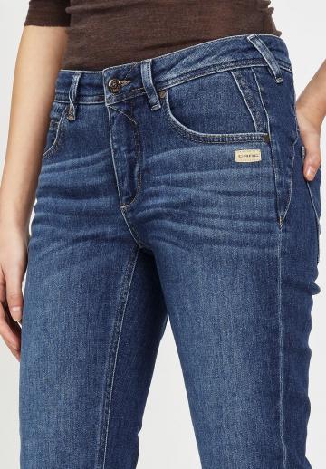 Короткие джинсы