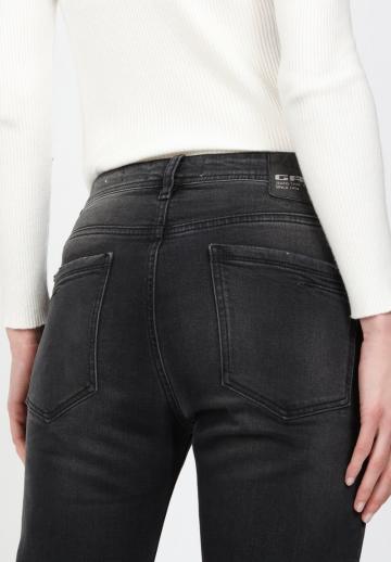 Короткие джинсы