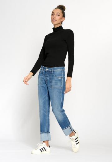 Короткие джинсы