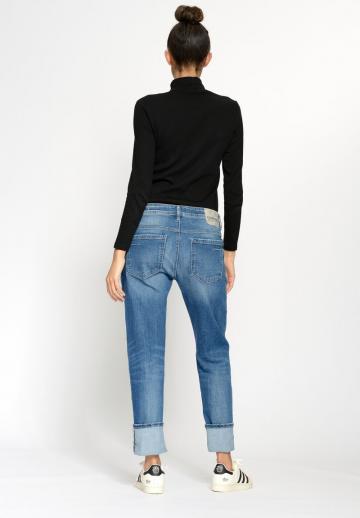 Короткие джинсы