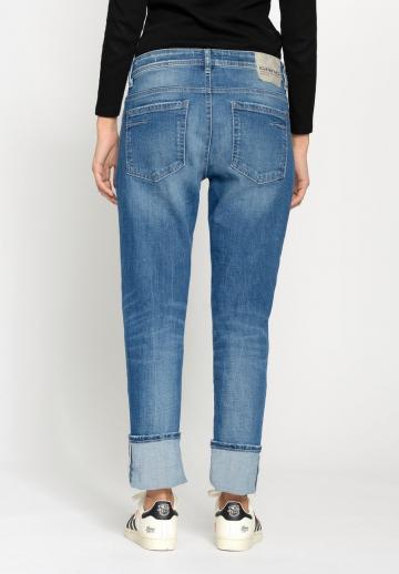 Короткие джинсы