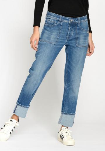 Короткие джинсы