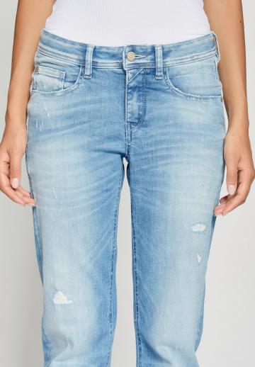 Прямые джинсы