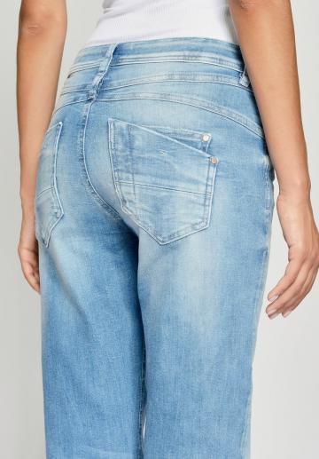 Прямые джинсы