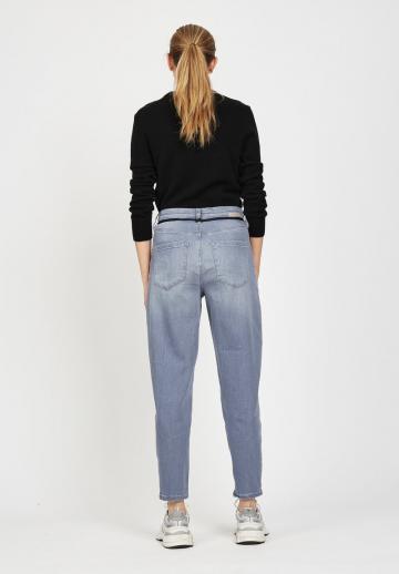 Короткие джинсы