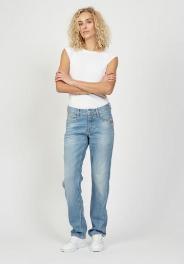 Прямые джинсы