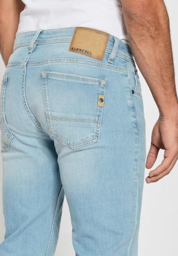 Узкие джинсы