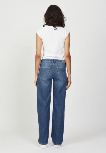 Прямые джинсы