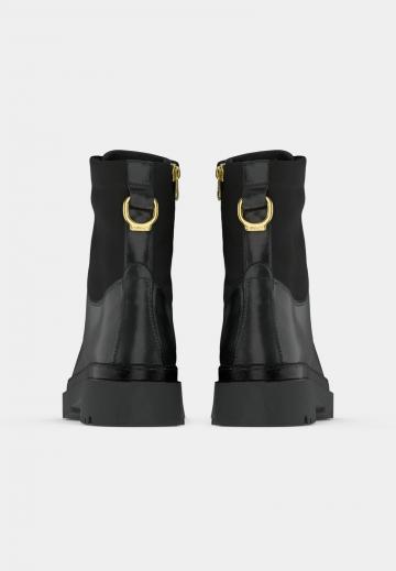 Ботинки на шнуровке