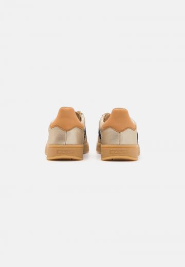 Гандбольные кроссовки