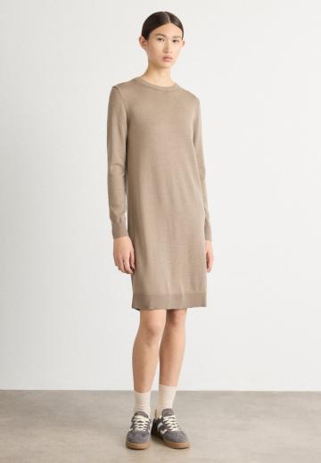 Вязаное платье