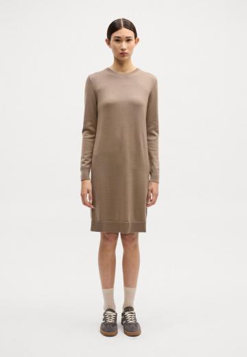 Вязаное платье