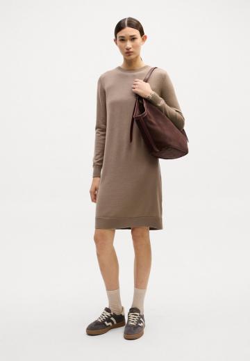 Вязаное платье