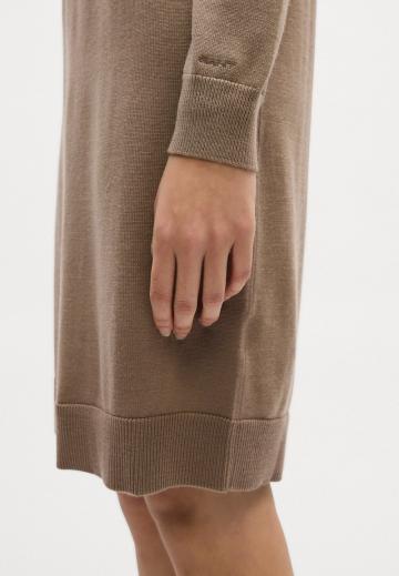 Вязаное платье