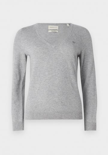 Пуловер с рукавом три четверти