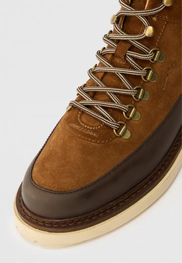 Ботинки на шнуровке