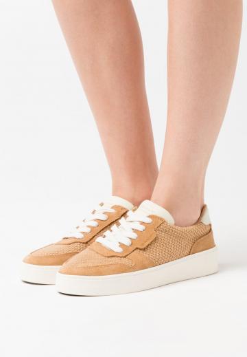 Гандбольные кроссовки