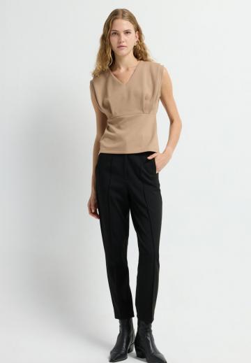 Блузка без рукавов