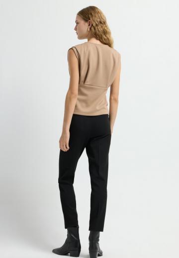 Блузка без рукавов