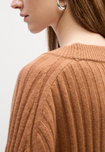 Длинный пуловер