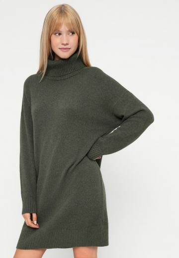 Вязаное платье